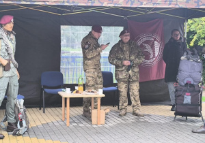 Stanowisko byłych żołnierzy "Czerwone berety".