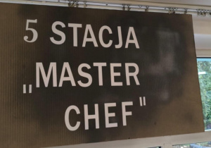 Tabliczka z oznaczeniem Master Chef, czyli zdrowe jedzenie.