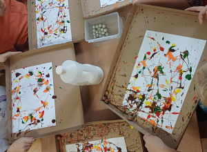 Grupa IV leci w kulki..., czyli malowanie altermatywne.