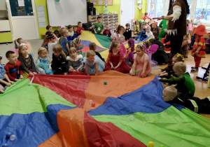 zabawy z chusta animacyjną