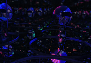 Dzieci w odbiciu luster.